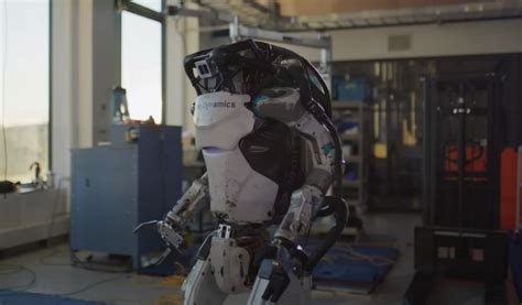 Amazon Tests Humanoid Robots In Its Warehouses Royals Blue