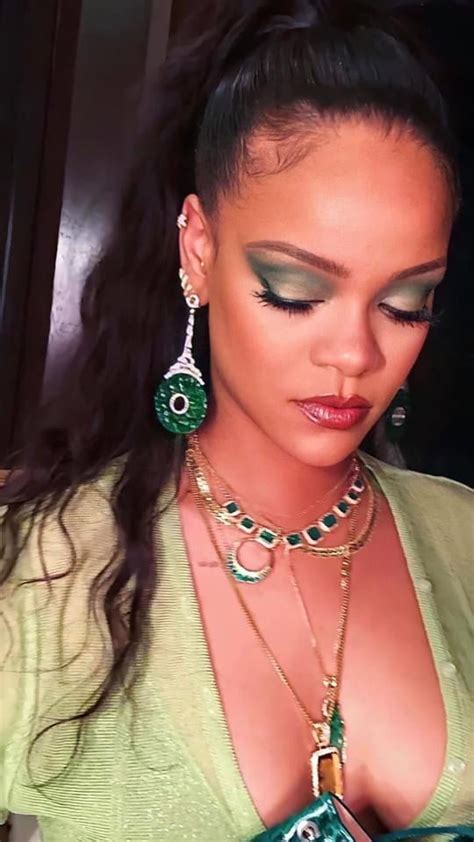 Pin By Cx Minni On Rihanna Rihanna Makeup Rihanna Looks Rihanna