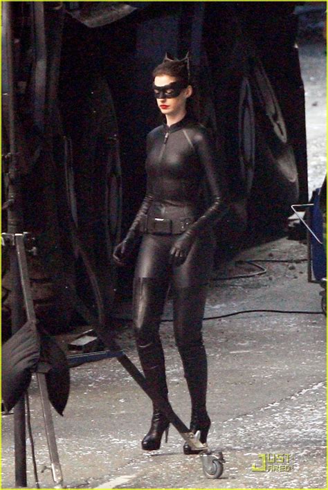 First Look At Anne Hathaway As Catwoman