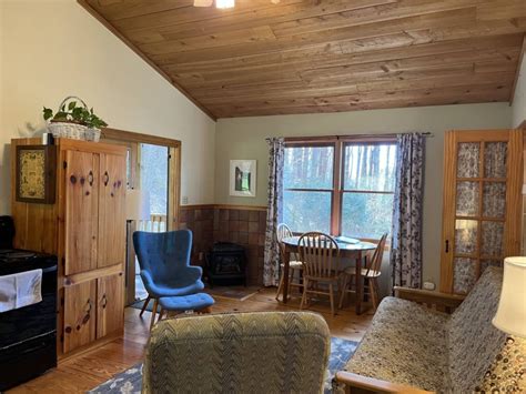 The Cedar - Private Mineral Water Hot Tub | Broadwing Farm Cabins