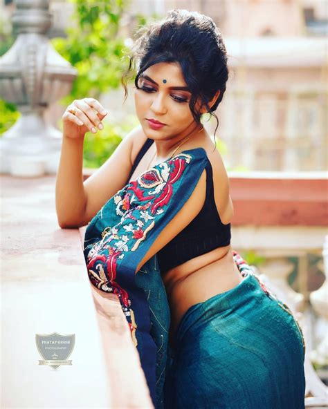 Bengali Model Triyaa Das Hot Latest Sexy Saree Photos