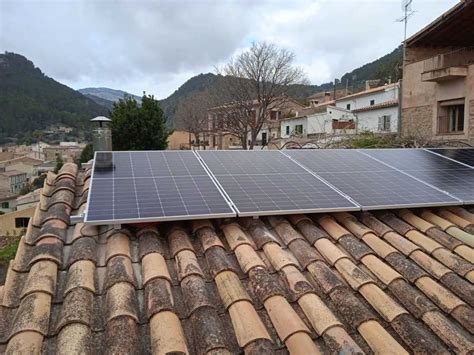 Foto Paneles Solares En El Tejado De La Vivienda De Ecoenergia