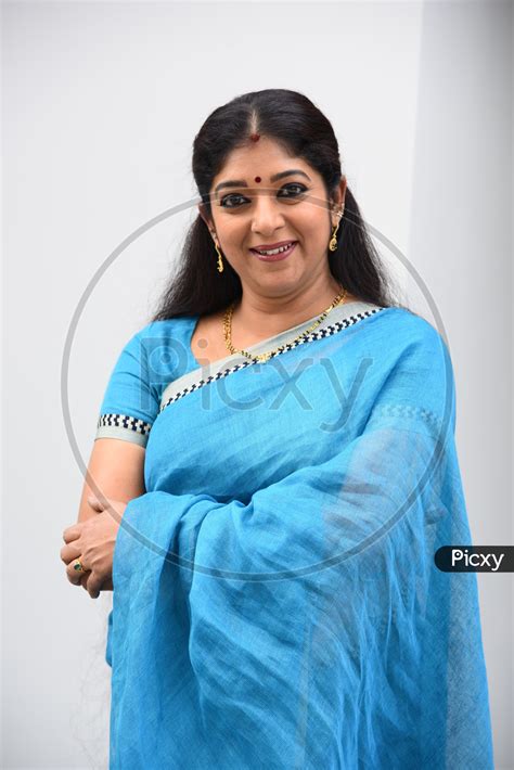 Sithara Actress Family Photos / Sithara Krishnakumar's Wiki, Age, Height, Physical ... - Anu ...