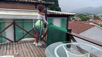 Meu vizinho queria muito me comer então eu dei bem gostoso pra ele XVIDEOS