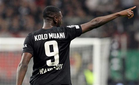 La durísima patada de Kolo Muani en Champions El Gráfico