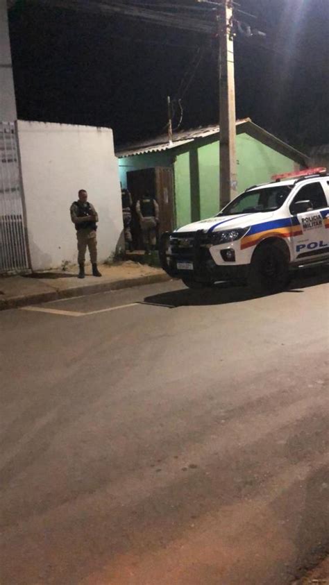 Jovem De 21 Anos é Morto Com Pelo Menos 20 Tiros Dentro De Casa Em Paracatu