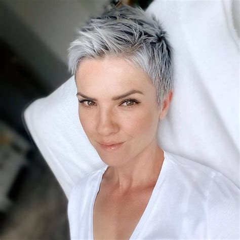 Pixiecut Sonia Rohrbach Greyhair Grey Goinggrey Greytransition