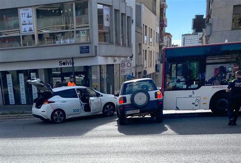 Ferida En Una Topada Entre Un Bus I Un Turisme A Terrassa