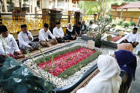 Ziarah Ke Makam Tokoh Nu Ganjar Belajar Berbeda Pandangan Tanpa Harus