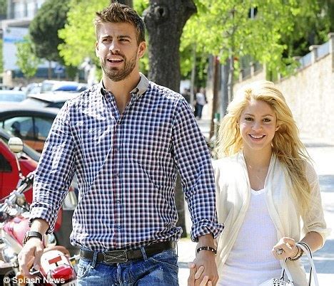 Gerard Piqué and Shakira as wedding photo !!! - Shakira and Gerard ...