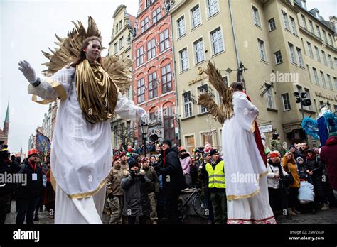 Angeli E Diavoli Sono Un Elemento Costante Della Processione Simbolo