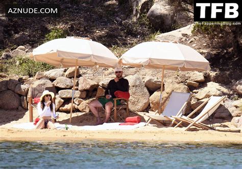 Jessica Biel Sexy Seen Flaunting Her Hot Bikini Body Alongside Justin Timberlake At The Beach In
