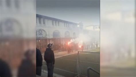 Incidentes en el Liceo de Aplicación Estudiantes prendieron bengalas y