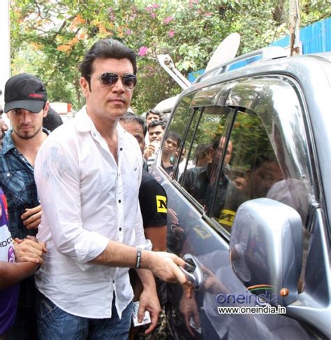 Celebs at Jiah Khan's Funeral Photos - FilmiBeat