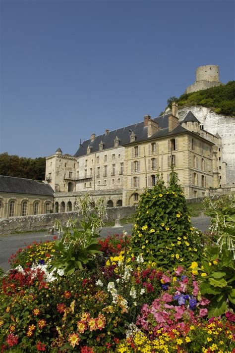 Castle of La Roche Guyon stock photo. Image of history - 13877058