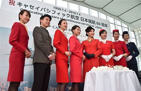 キャセイパシフィック航空、日本就航60周年 Ca、歴代制服で華添える