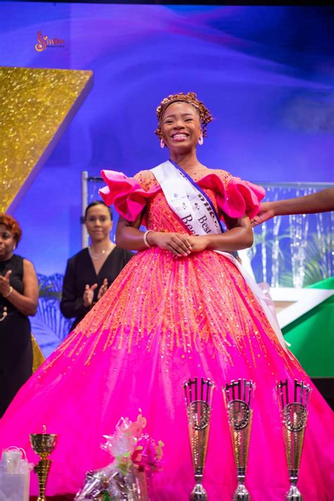 Miss Bhs Kaitlynn Wilson Was Crowned Republic Bank Miss Teen St Kitts