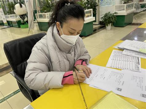 急难时刻显担当——邮储银行四川省分行直属支行克服困难保服务