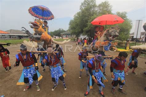 Tradisi Rasulan Indramayu Antara Foto