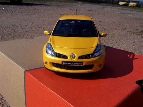 Modellautos Renault Clio 3 RS 1 18 Solido Gelb Sirius Online