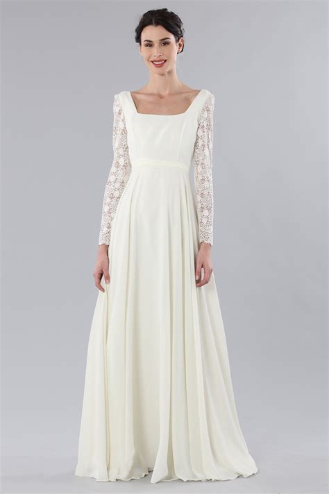 Noleggia Online Abito Da Sposa Stile Impero Con Manica In Pizzo By