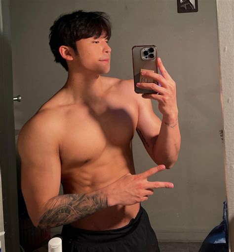 Hot Dudes Good Mood On Twitter RT Lickable Guys