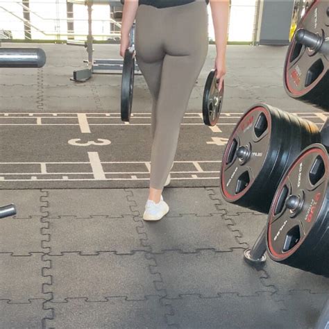New Girl At The Gym With A Thick Cute Ass Spandex Leggings Yoga