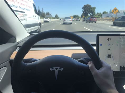 Tesla Autopilot “nag” Complaints Prompt Upcoming Screen Alert Adjustments