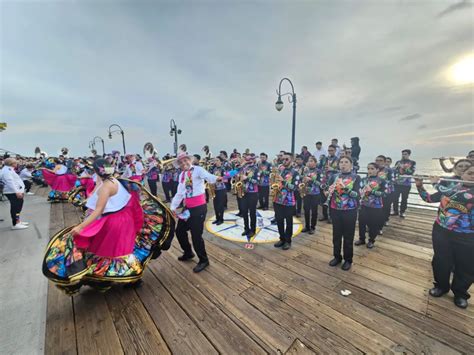 Banda de Zarcero se presenta HOY en el Desfile de las Rosas aquí le