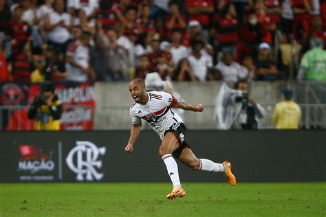 Lucas evita falar sobre renovação o São Paulo Não quero decidir