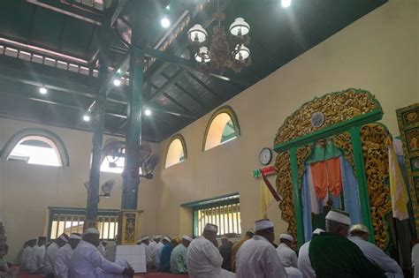 Keunikan Tradisi Ramadhan Di Masjid Berusia Ratusan Tahun Antara News