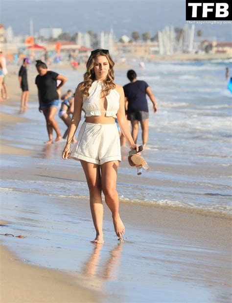 Renee Ash Flaunts Her Sexy Tits Legs In Hermosa Beach Photos OnlyFans Leaked Nudes