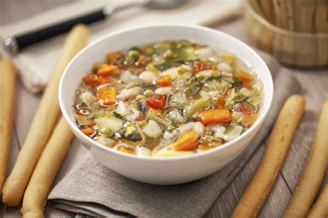 Minestrone Di Verdure E Fagioli Come Prepararlo In Casa Con Verdure