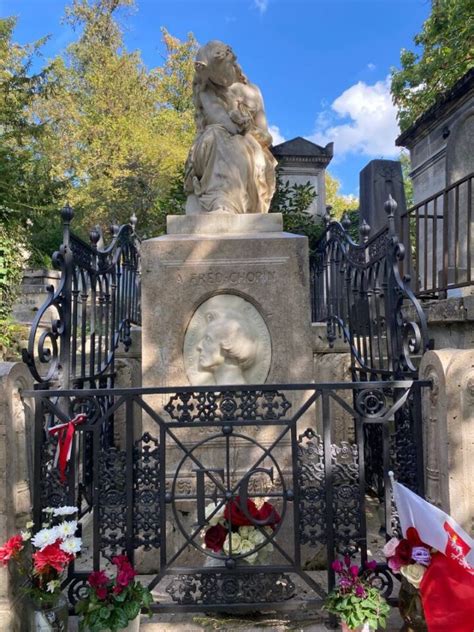 15 Famous People Buried In Père Lachaise Cemetery Journey To France