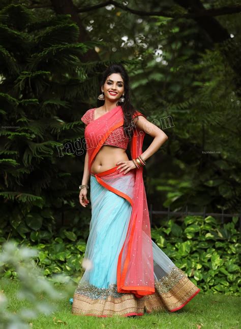 Hot Indian Actress Pooja Sree Hot Saree Navel