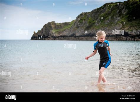 Jeune blonde Banque de photographies et dimages à haute résolution Alamy