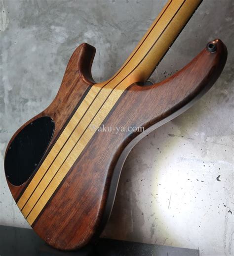 B C Rich Usa Innovator Fretless Bass