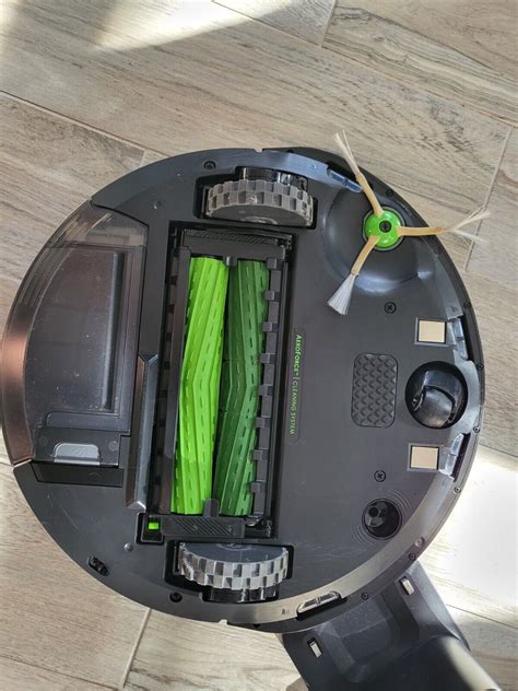 Irobot Roomba I Saugroboter Mit Appsteuerung Und Ladestation