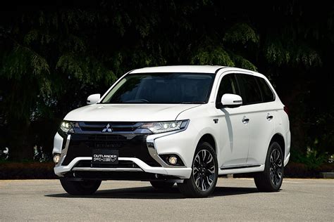 MITSUBISHI Outlander PHEV Specs & Photos - 2016, 2017, 2018, 2019, 2020 ...