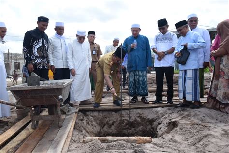 Sekda Nuryakin Lakukan Peletakan Batu Pertama Pembangunan Masjid Al