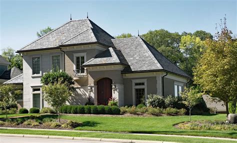 5 Hip Roof Types & Styles (Plus 20 Photo Examples of Houses with a ...