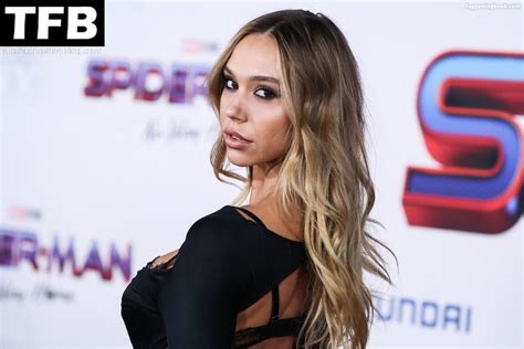 Alexis Ren Nude OnlyFans Leaks AlbumPorn