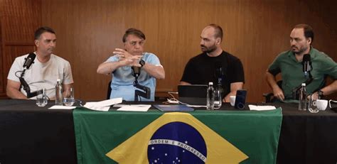 Bolsonaro Usa Camiseta Escudo Escrito Israel Em Live