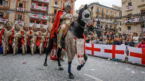 Fiestas De Moros Y Cristianos De Alcoy Hostal Savoy