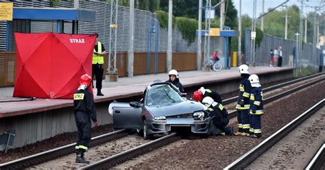 Wypadek Samochodu Osobowego Na Przeje Dzie Kolejowym