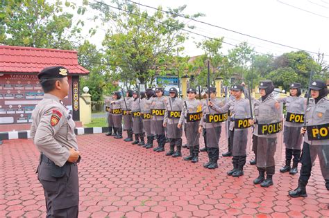 Memasuki Tahapan Pemilu Polwan Polres Sintang Gelar Latihan