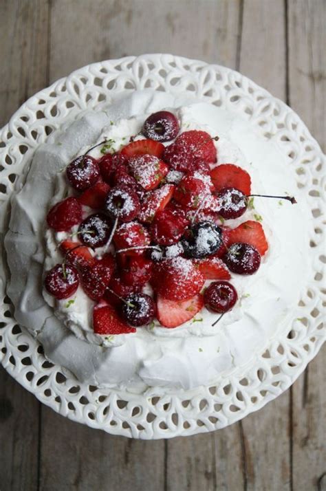 Pavlova De Christophe Michalak Aux Fruits Rouges Et Citron Vert That