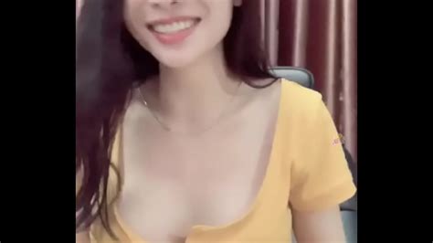 Clip Sex Bigo Live show hàng lộ nhũ hoa cực đẹp TUOI69