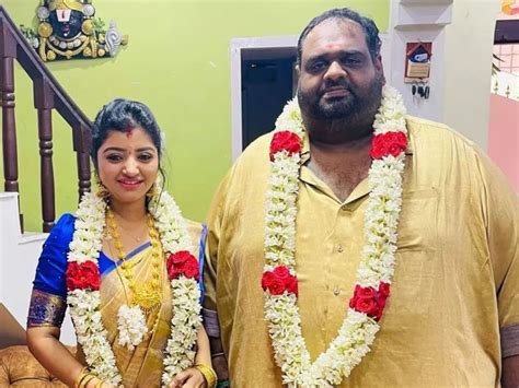 Vj Mahalakshmi And Ravindran 1st Marriage Anniversary Photos