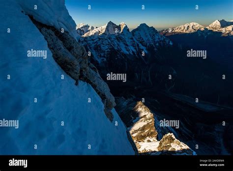 mountain sunrise in the nepal himalaya Stock Photo - Alamy